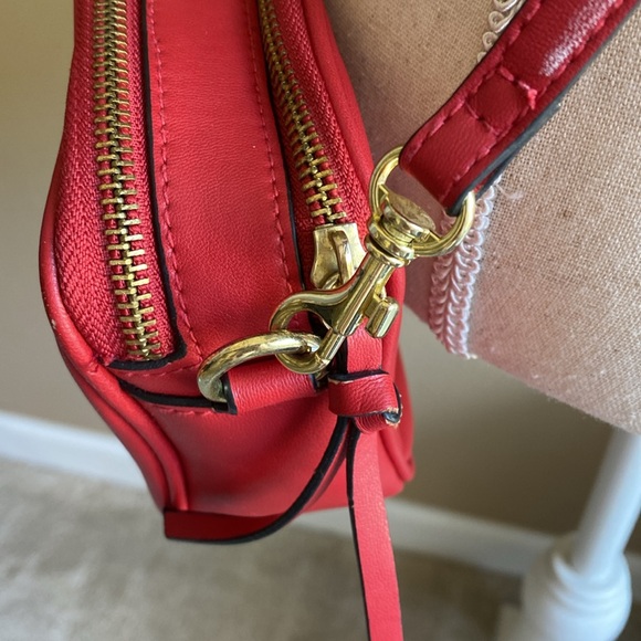 Red crossbody camera bag from Italy, faux leather - Picture 7 of 14